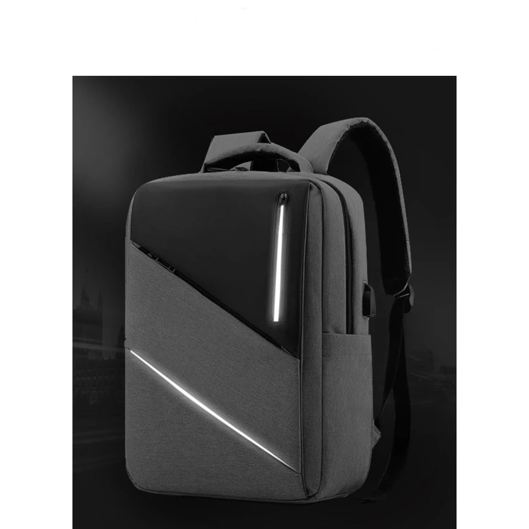 Fedélzeti méretű laptophátizsák  USB csatlakozóval