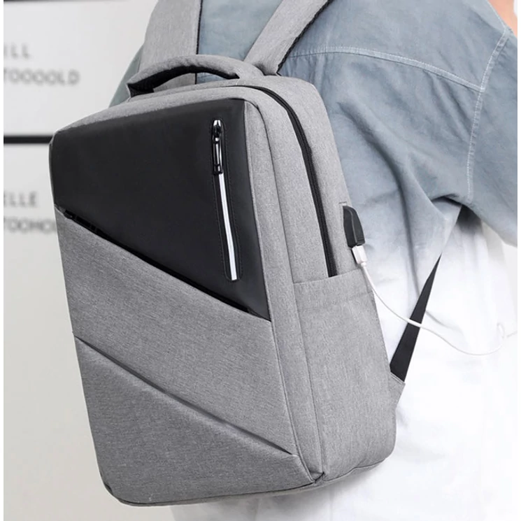 Fedélzeti méretű laptophátizsák  USB csatlakozóval