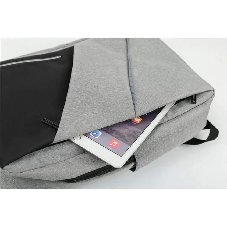 Fedélzeti méretű laptophátizsák  USB csatlakozóval