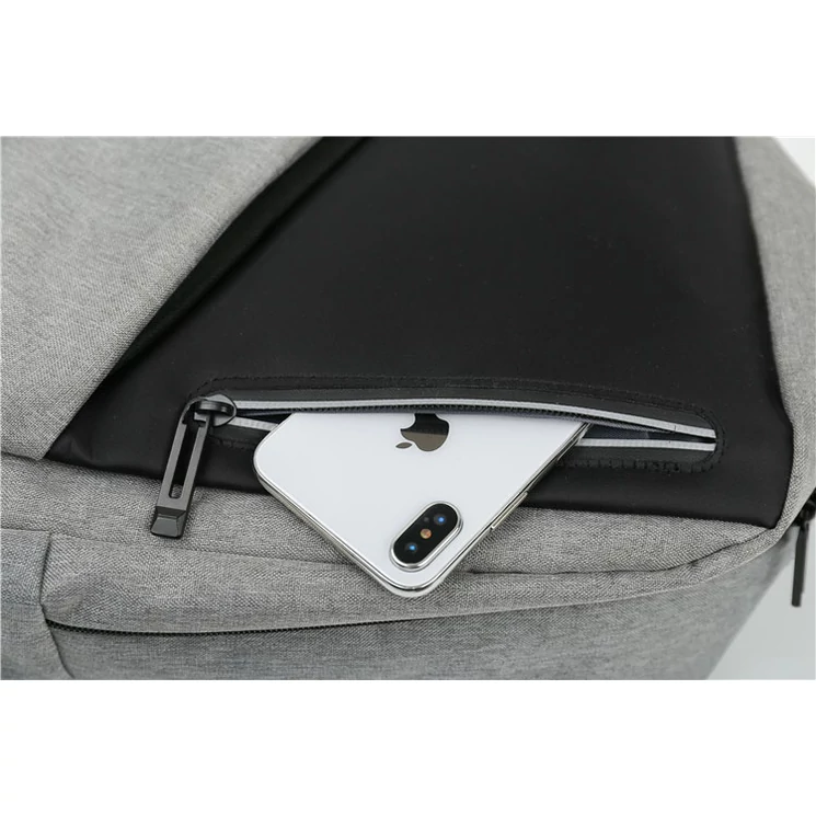 Fedélzeti méretű laptophátizsák  USB csatlakozóval