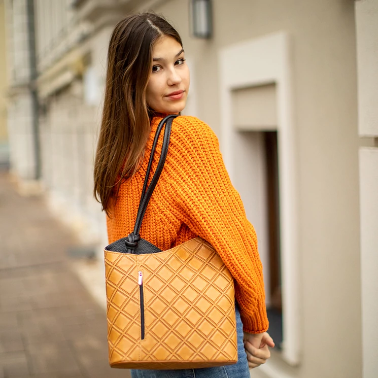 FAIRY Valódi bőr női válltáska hátitáska barna színben