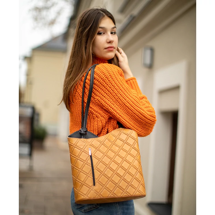 FAIRY Valódi bőr női válltáska hátitáska barna színben