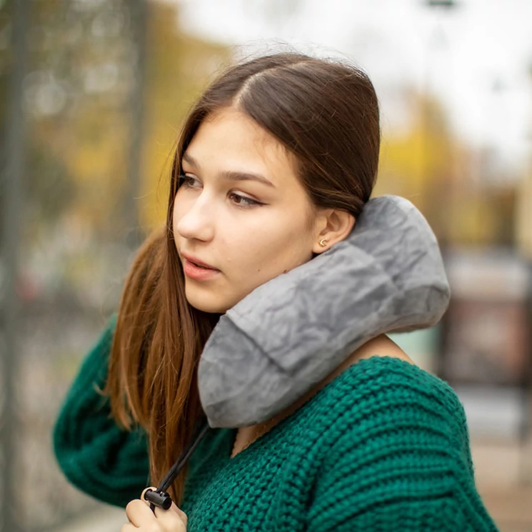 Memóriahabos nyakpárna szürke színben