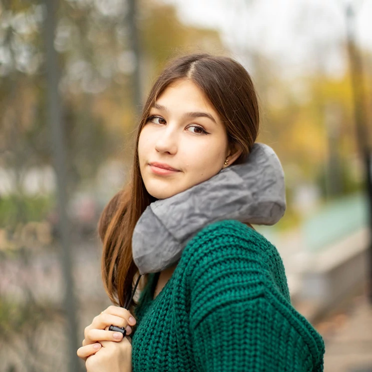 Memóriahabos nyakpárna szürke színben