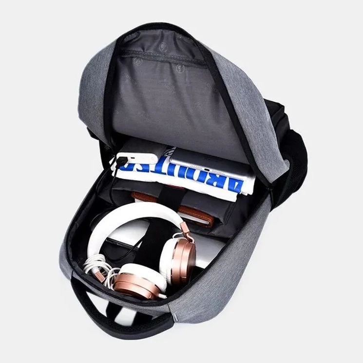 Fedélzeti méretű laptophátizsák USB csatlakozóval