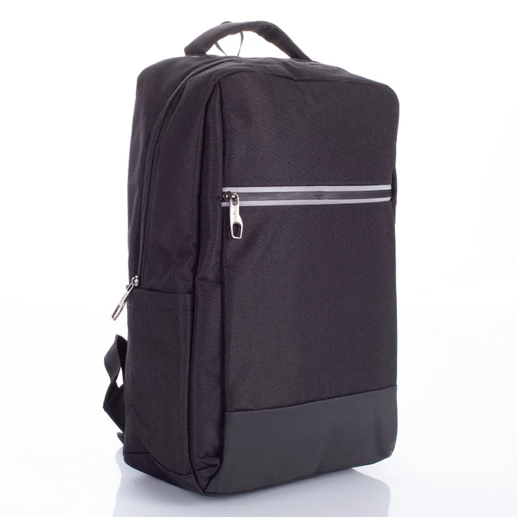 Fedélzeti méretű laptophátizsák  USB csatlakozóval