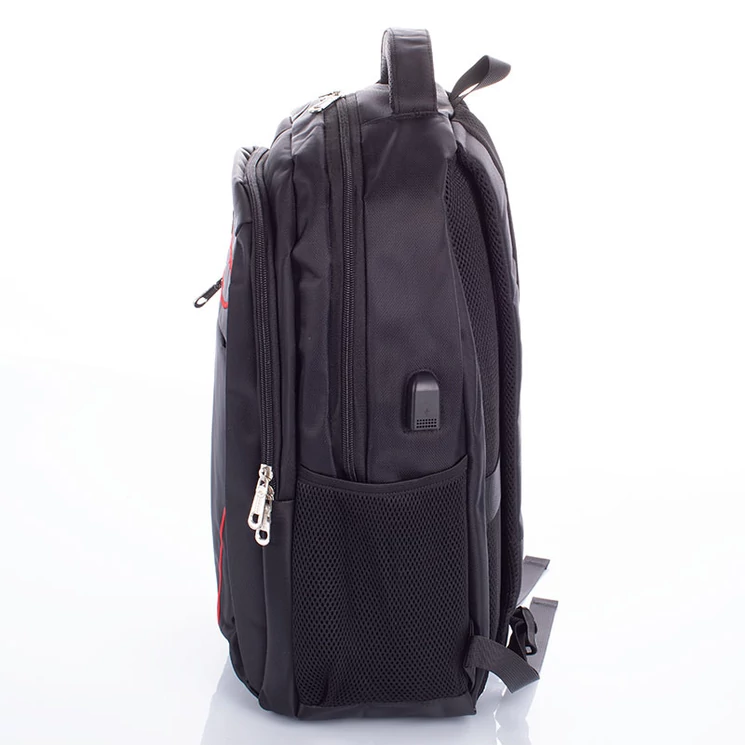 Laptophátizsák USB töltővel fekete színben