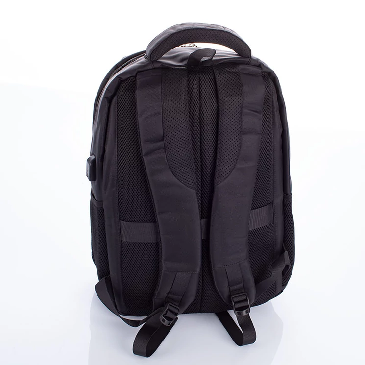 Laptophátizsák USB töltővel fekete színben