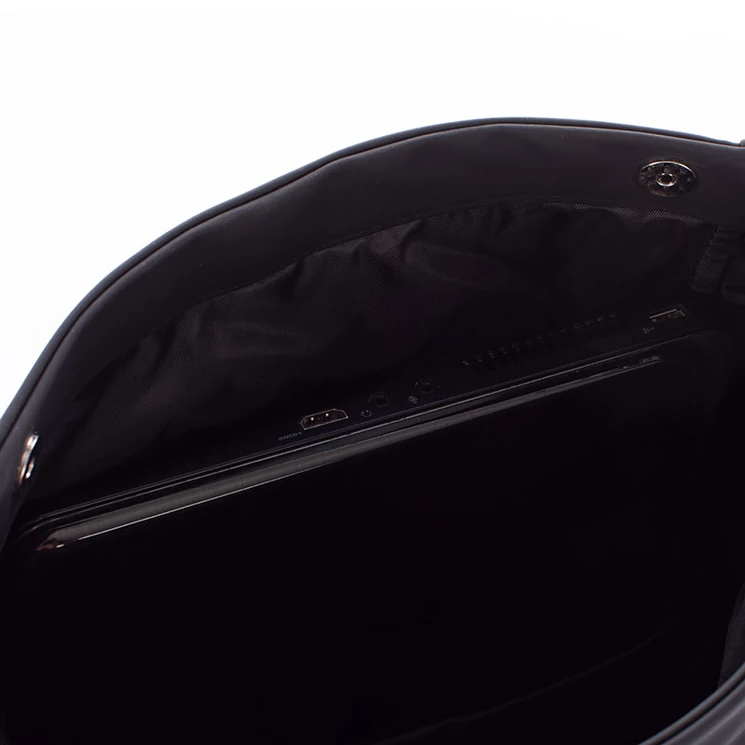 Rózsaszín vízálló többzsebes laptoptartós hátizsák