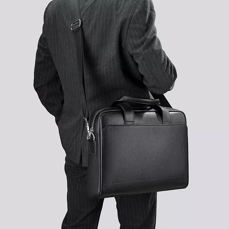 Üzleti táska sötétbarna színben