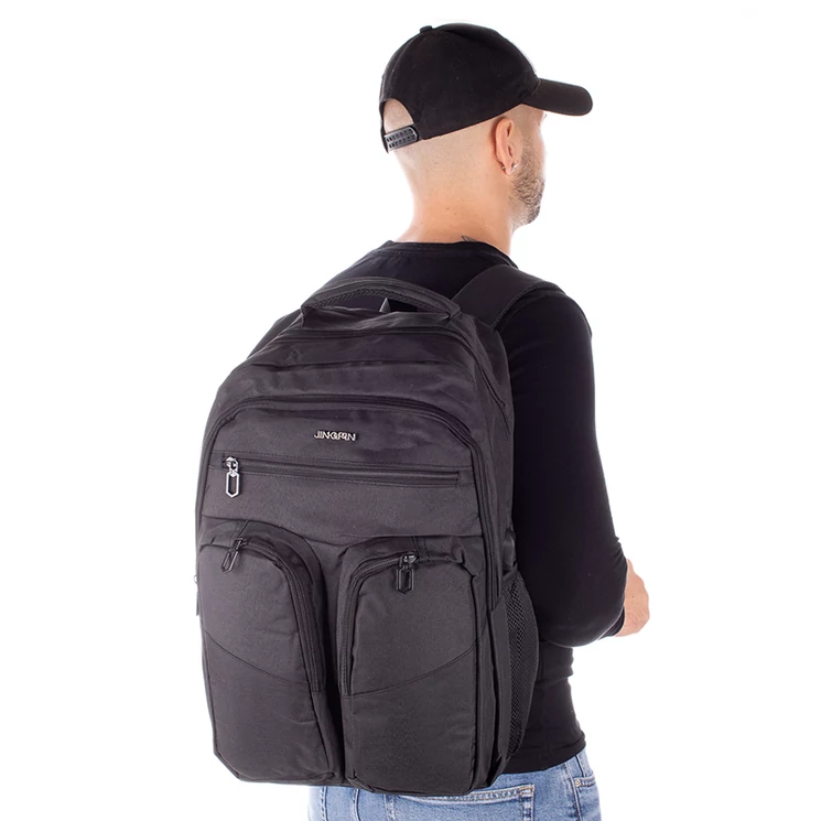 Fedélzeti méretű laptophátizsák USB csatlakozóval