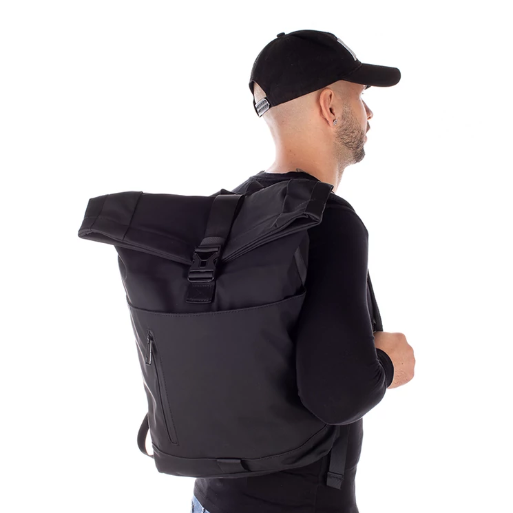 Fekete vízálló többzsebes laptoptartós hátizsák