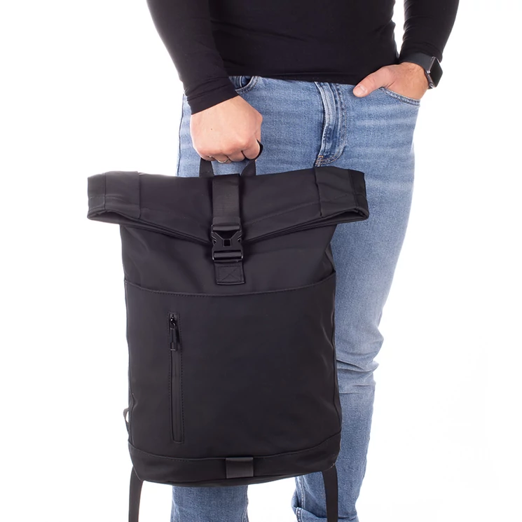 Fekete vízálló többzsebes laptoptartós hátizsák