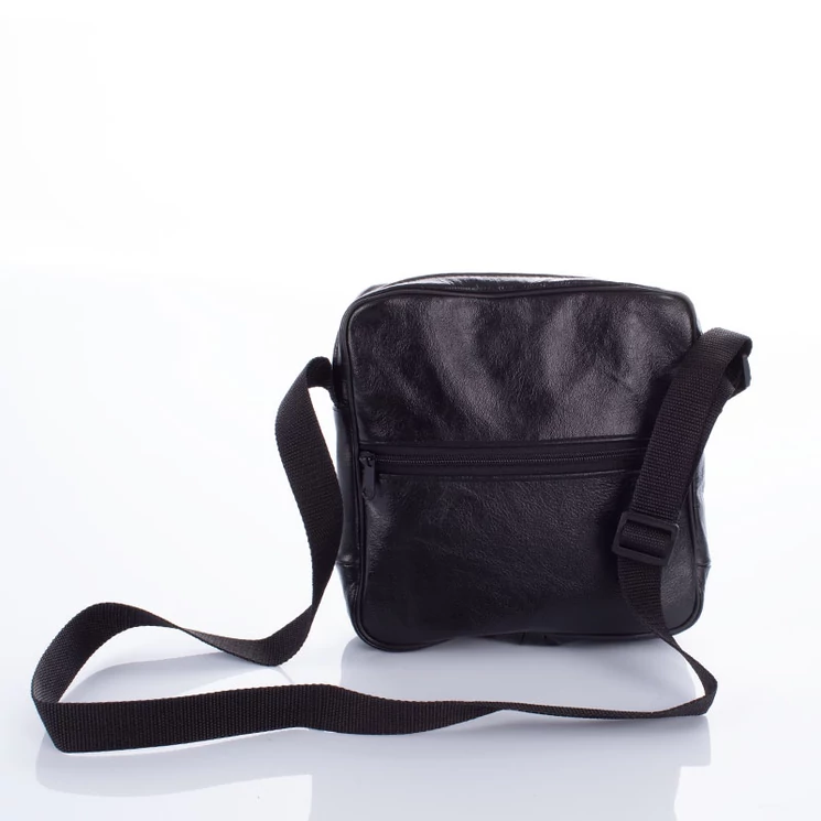 Valódi bőr férfi oldaltáska fekete színben