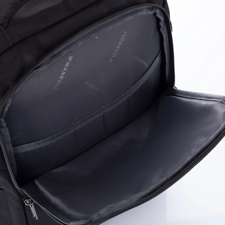 Fedélzeti méretű laptophátizsák  USB csatlakozóval