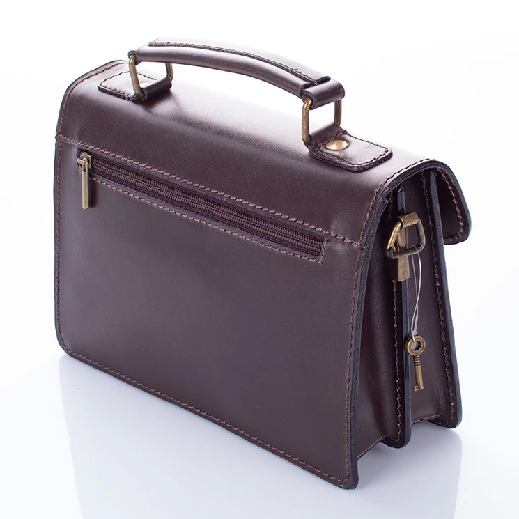 Praktikus férfi bőrtáska sötétbarna színben