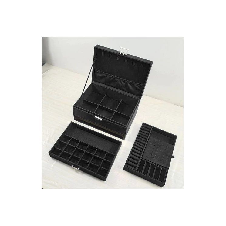 Ékszerdoboz elegáns fekete színben