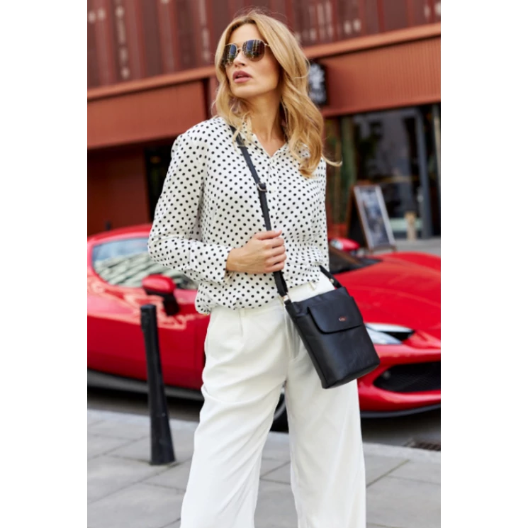 Valódi bőr Női oldaltáska fekete színben