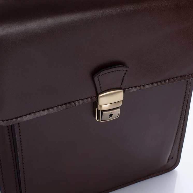 Valódi bőr férfi oldaltáska sötétbarna színben