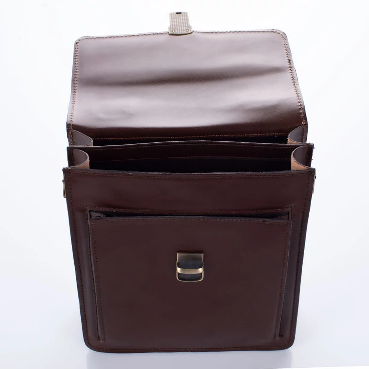 Valódi bőr férfi oldaltáska sötétbarna színben