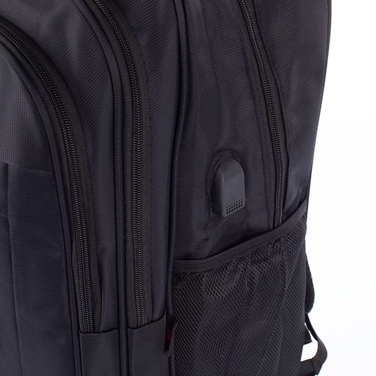 Ultraerős Fedélzeti méretű laptophátizsák  USB töltővel