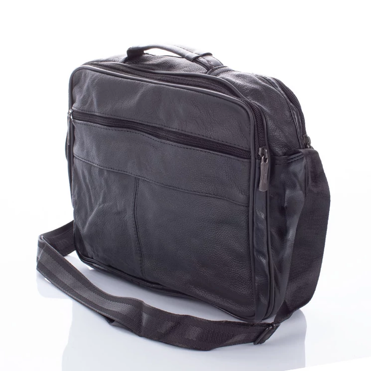 Nagy méretű férfi oldaltáska fekete színben