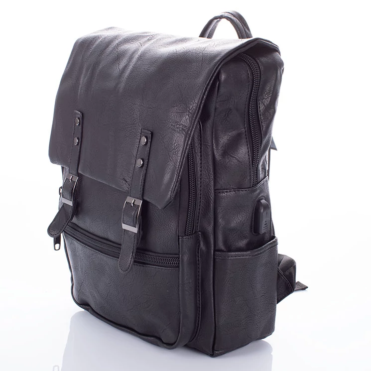 Fedélzeti méretű laptophátizsák  USB csatlakozóval