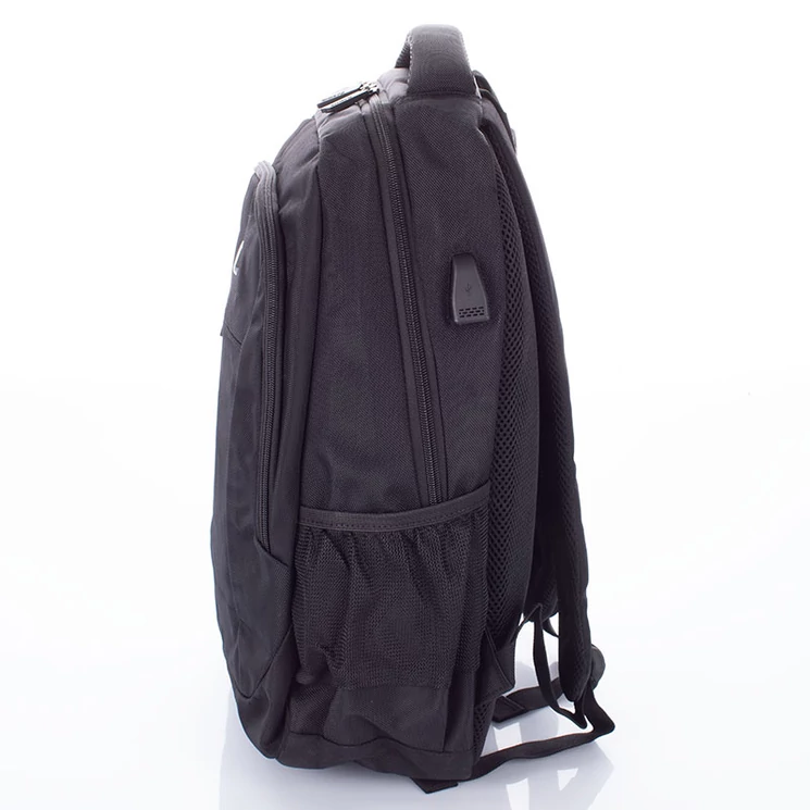 Ultraerős Fedélzeti méretű laptophátizsák  USB töltővel