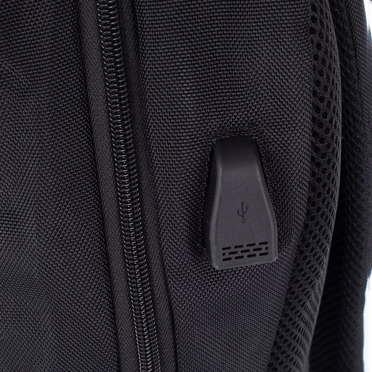 Ultraerős Fedélzeti méretű laptophátizsák  USB töltővel