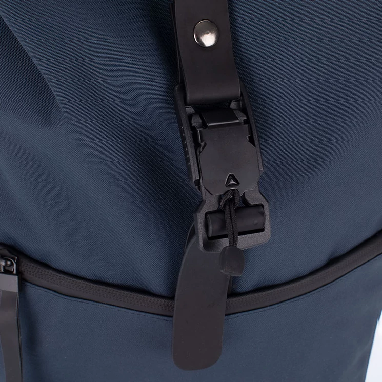 Sötétkék többzsebes hátizsák