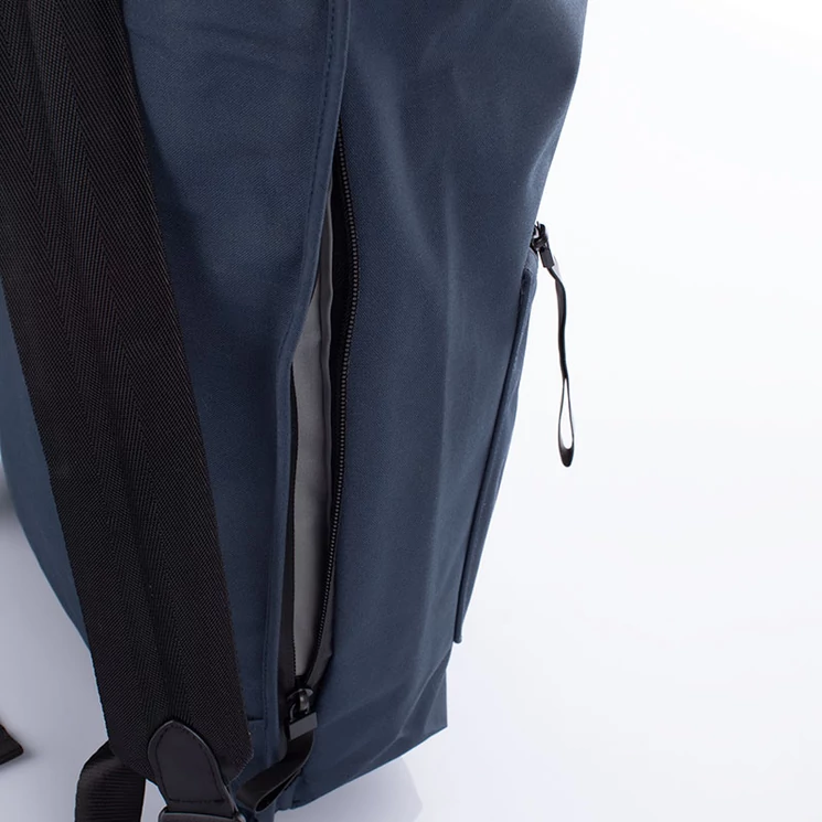 Sötétkék többzsebes hátizsák