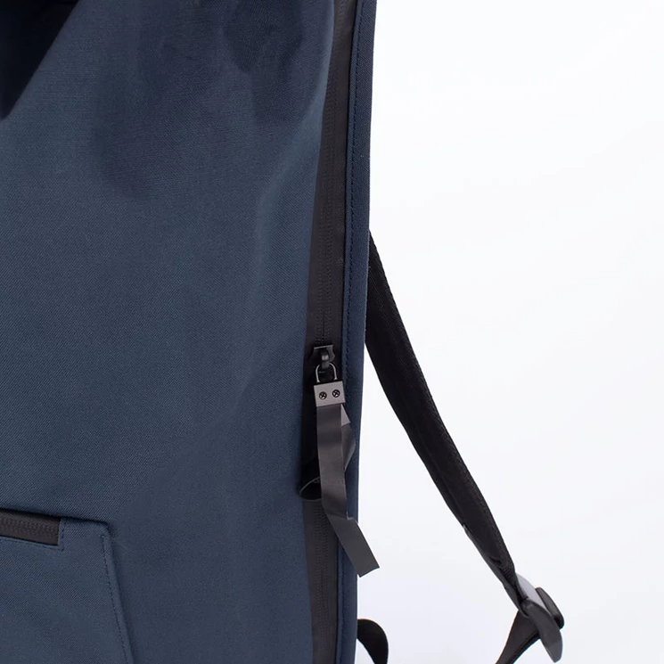 Sötétkék többzsebes hátizsák