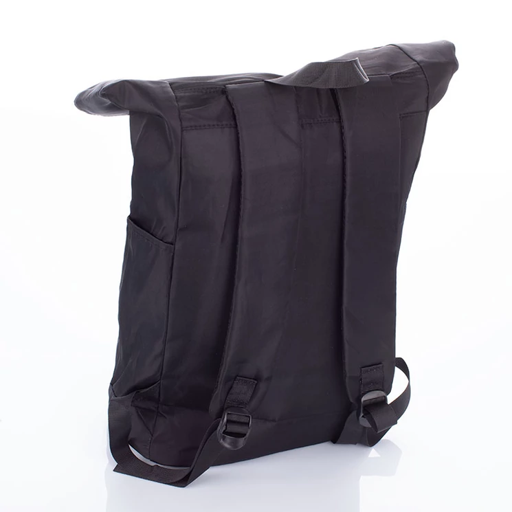 Fedélzeti méretű sokzsebes hátizsák 