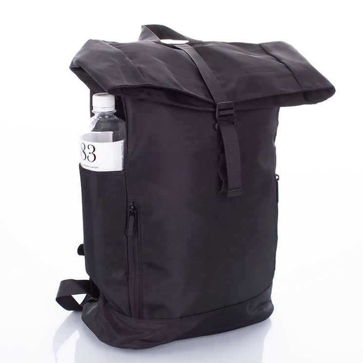 Fedélzeti méretű sokzsebes hátizsák 