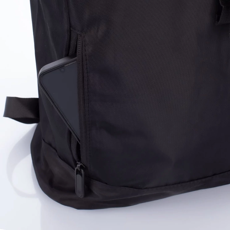 Fedélzeti méretű sokzsebes hátizsák 