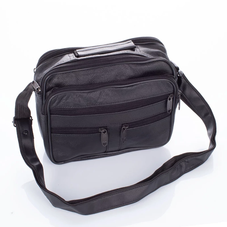 Férfi oldaltáska fekete színben