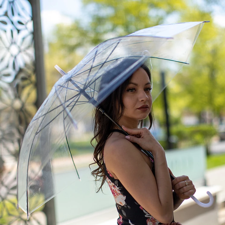 Átlátszó esernyő piros