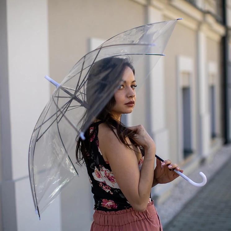 Átlátszó esernyő piros