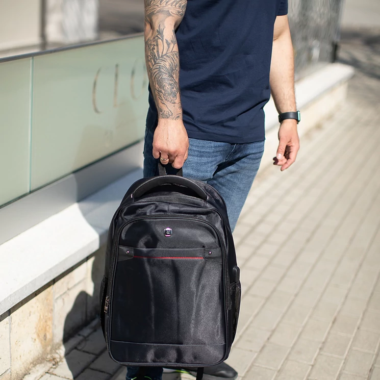 Ultraerős Fedélzeti méretű laptophátizsák  USB töltővel