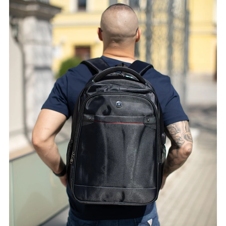 Ultraerős Fedélzeti méretű laptophátizsák  USB töltővel