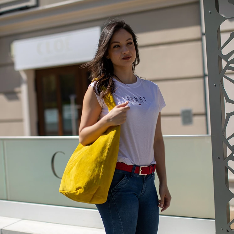 Valódi velúrbőr női táska sárga színben