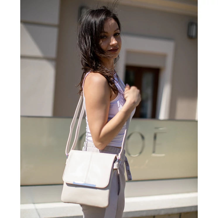 Női bézs praktikus oldaltáska