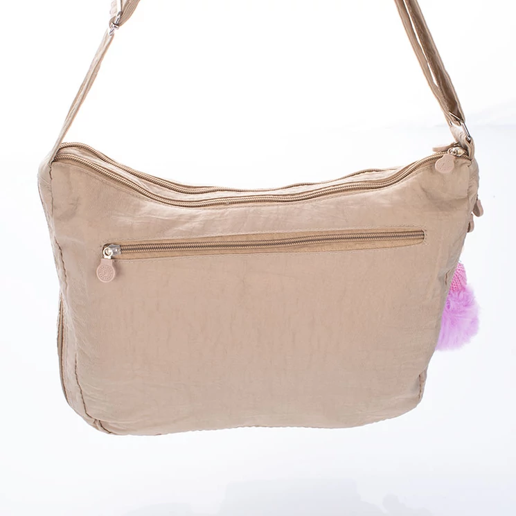 Fantasy női oldaltáska sötétbézs színben ajándék kulcstartóval