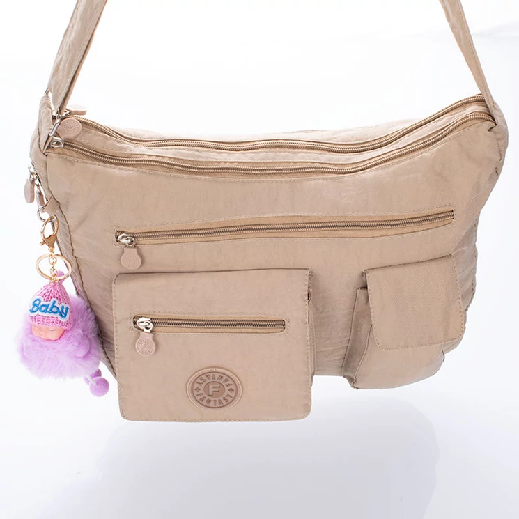 Fantasy női oldaltáska sötétbézs színben ajándék kulcstartóval