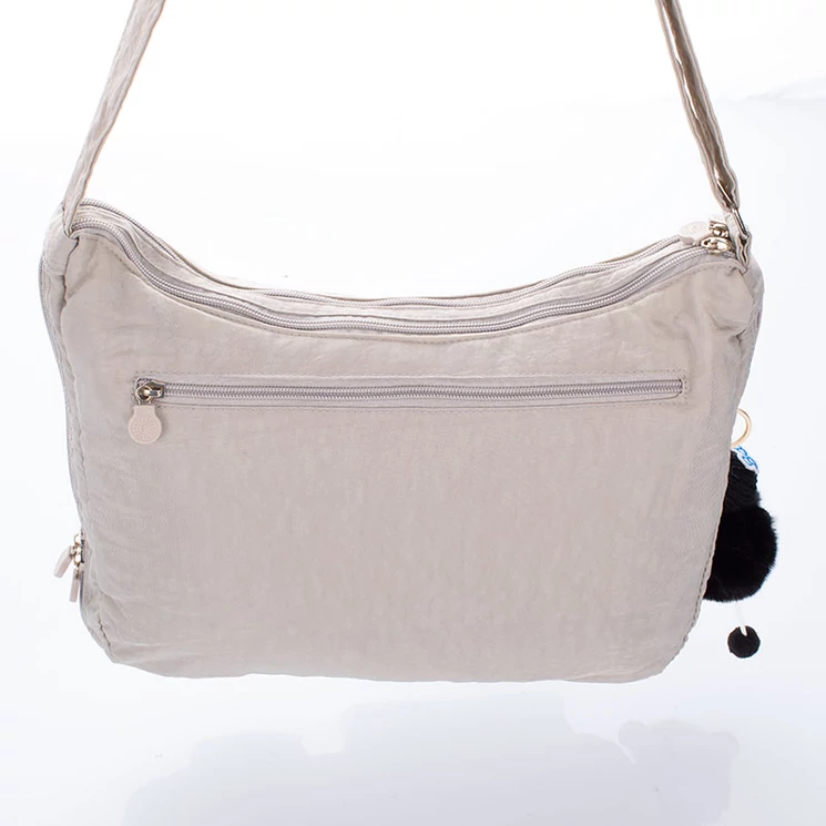 Fantasy női oldaltáska szürke színben ajándék kulcstartóval