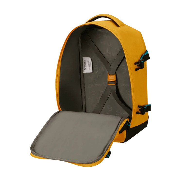 American Tourister 3 funkciós hátizsák méret:40 x 25 x 20 cm Ryanair méret