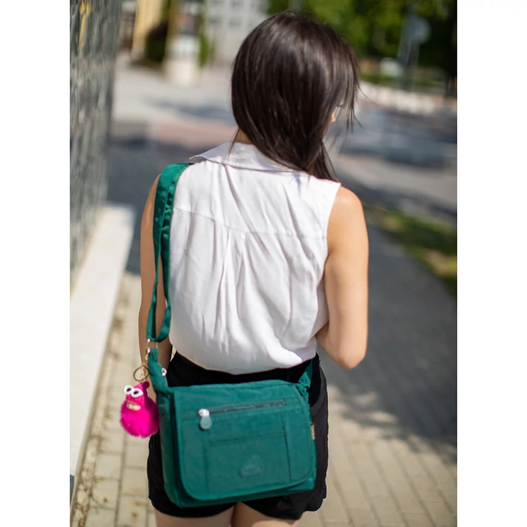 Angel sokzsebes női oldaltáska ajándék kulcstartóval