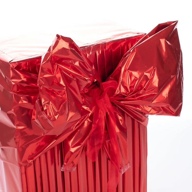 Ajándékcsomagolás piros nagy masnival