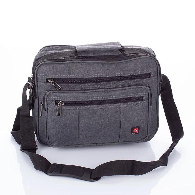 AdventureR Férfi válltáska fekete színben 