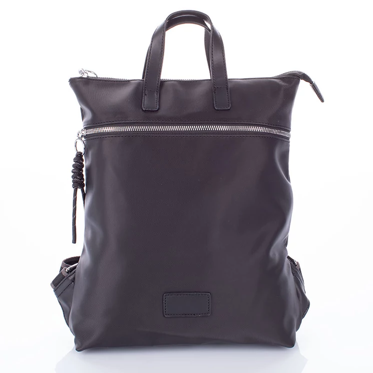 Sokzsebes vízálló női hátizsák fekete színben